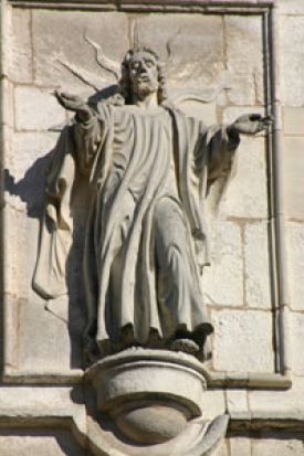 Christ de la façade du premier Carmel de Dijon