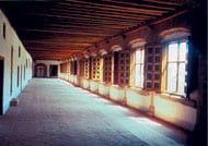 Le cloître du Carmel de l'Incarnation