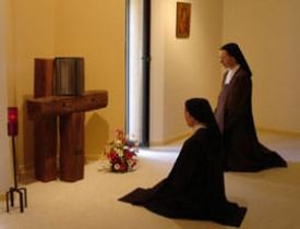 deux soeurs en prière