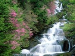 source d'eau en cascade