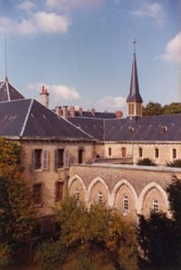 Vue sur le monastère du boulevard Carnot à Dijon