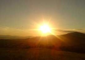 coucher de soleil en montagne